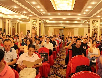 湖北省建筑装饰协会第四届一次会员大会胜利召开